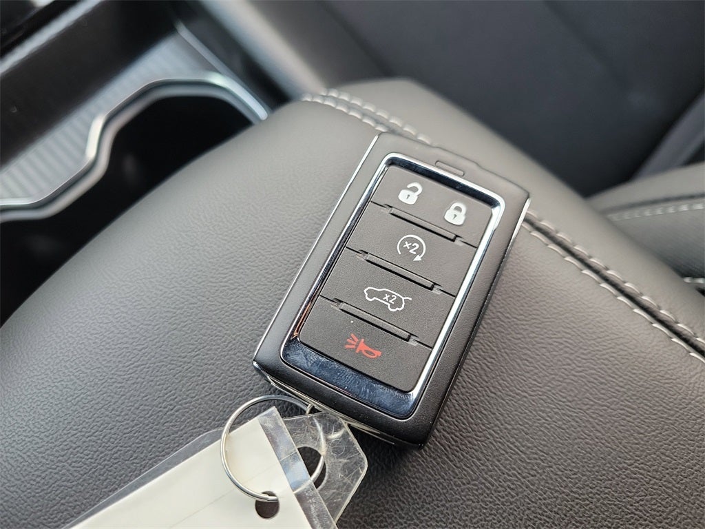 2025 Jeep Grand Cherokee GRAND CHEROKEE LAREDO X 4X2