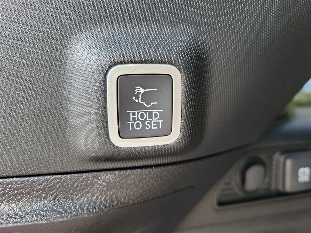 2025 Jeep Grand Cherokee GRAND CHEROKEE LAREDO X 4X2