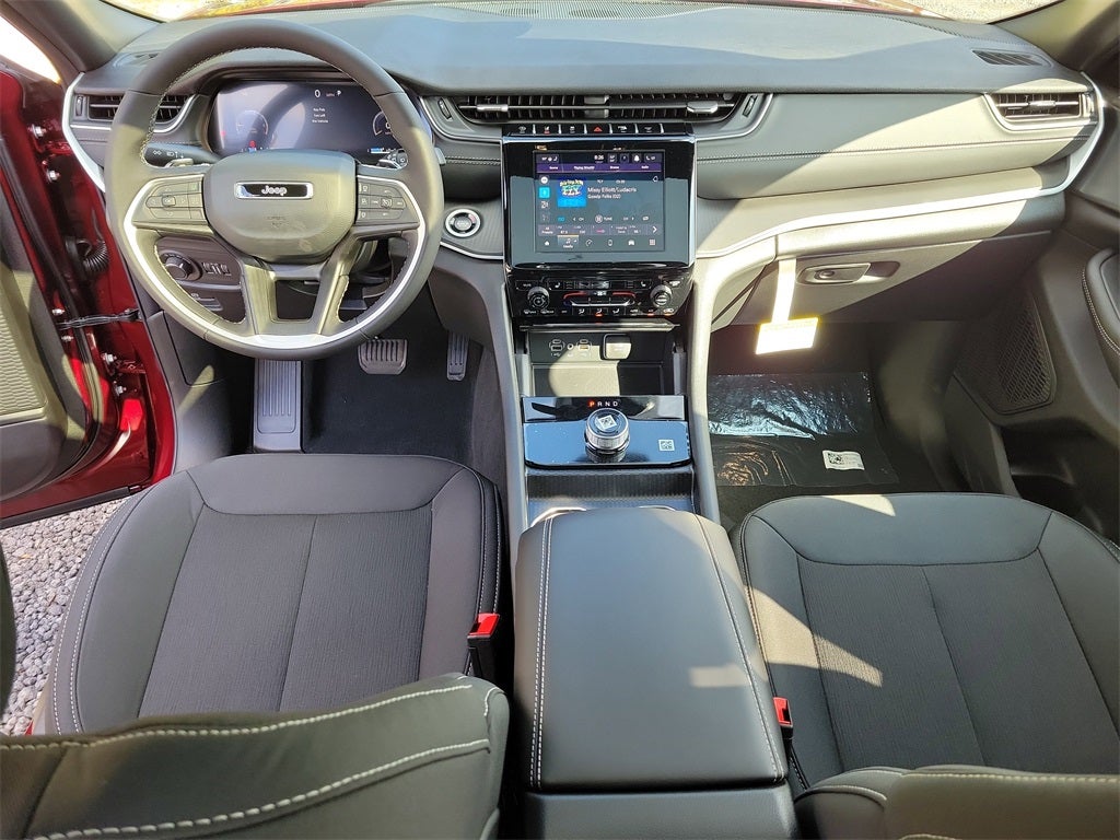 2025 Jeep Grand Cherokee GRAND CHEROKEE LAREDO X 4X2