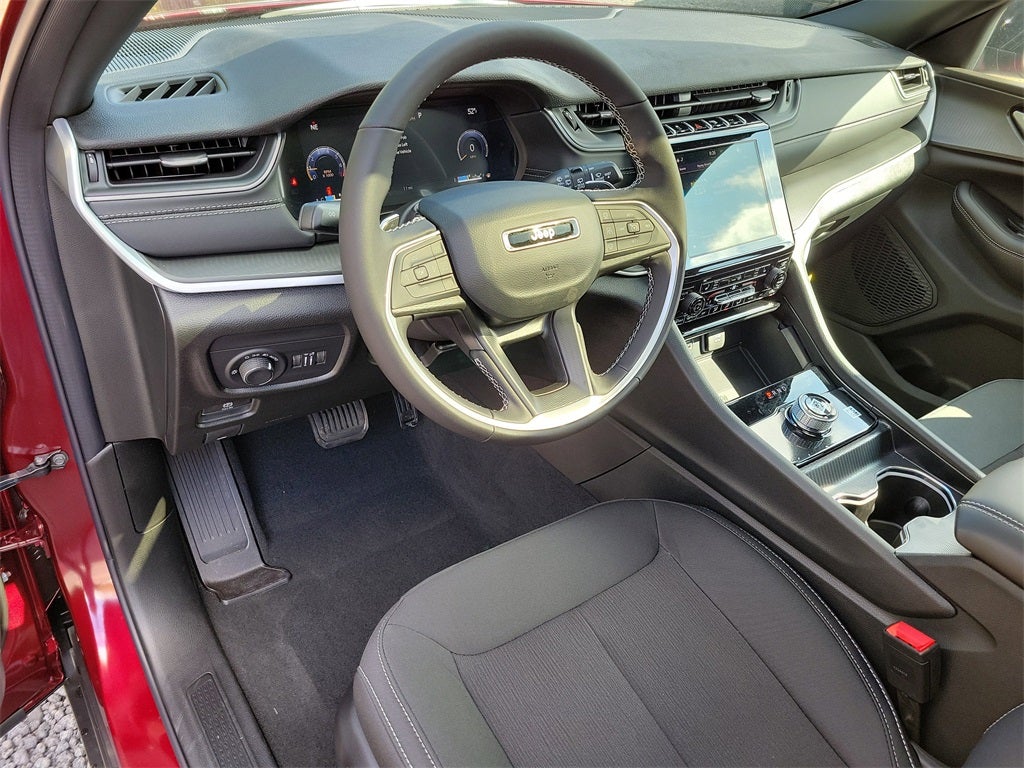 2025 Jeep Grand Cherokee GRAND CHEROKEE LAREDO X 4X2