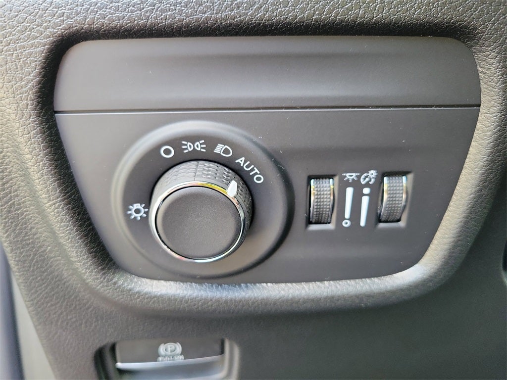 2025 Jeep Grand Cherokee GRAND CHEROKEE LAREDO X 4X2