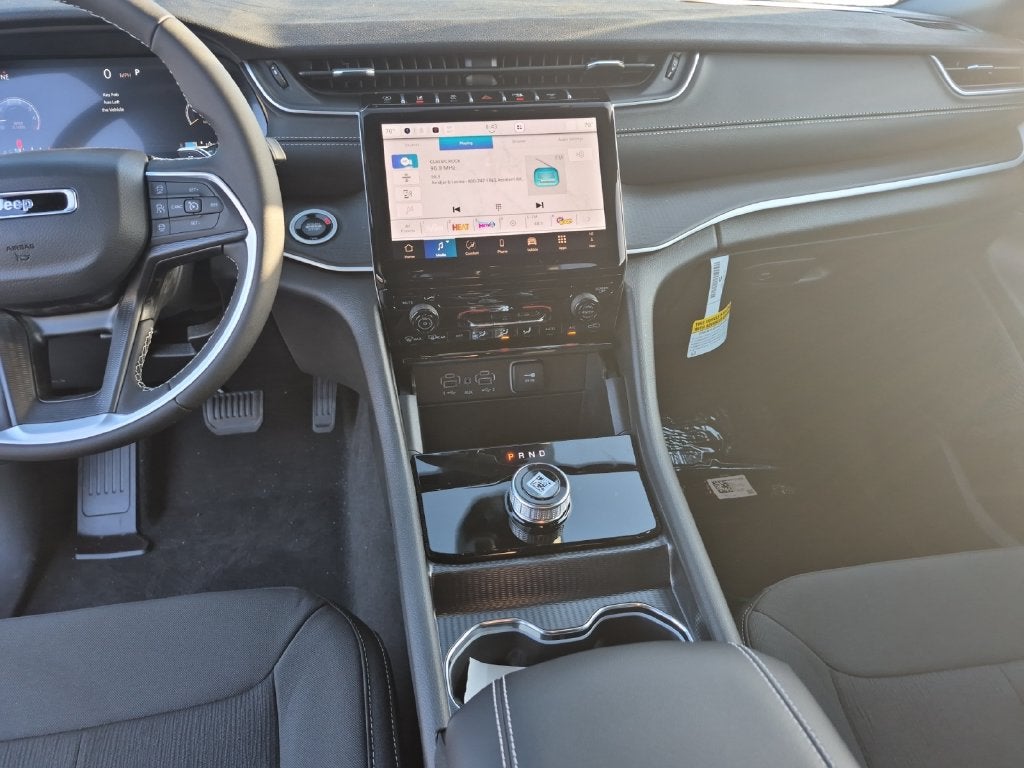 2027 Jeep Grand Cherokee GRAND CHEROKEE LAREDO 4X2