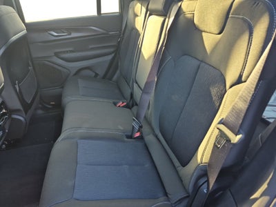 2027 Jeep Grand Cherokee GRAND CHEROKEE LAREDO 4X2