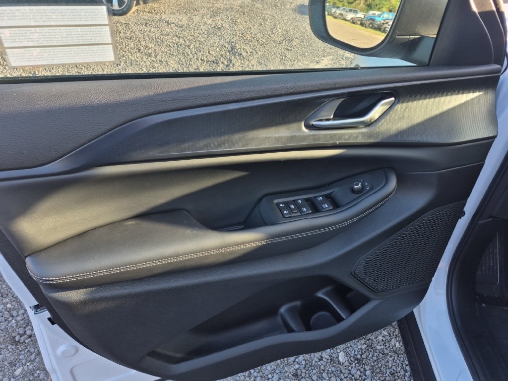 2027 Jeep Grand Cherokee GRAND CHEROKEE LAREDO 4X2