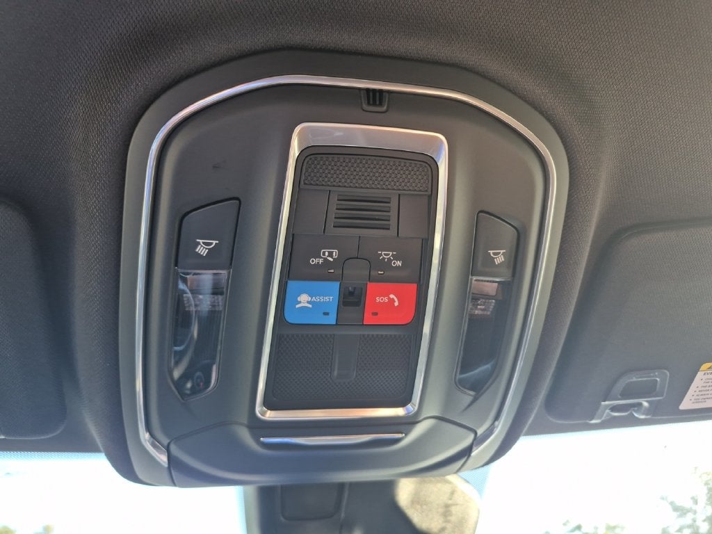 2027 Jeep Grand Cherokee GRAND CHEROKEE LAREDO 4X2