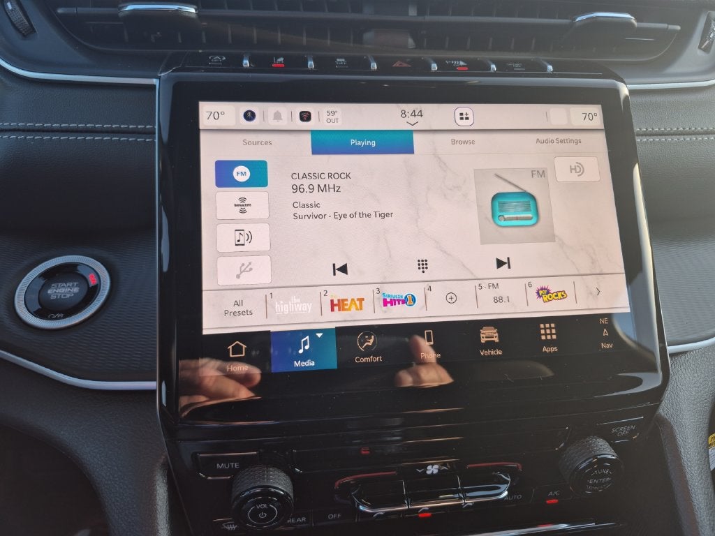 2027 Jeep Grand Cherokee GRAND CHEROKEE LAREDO 4X2