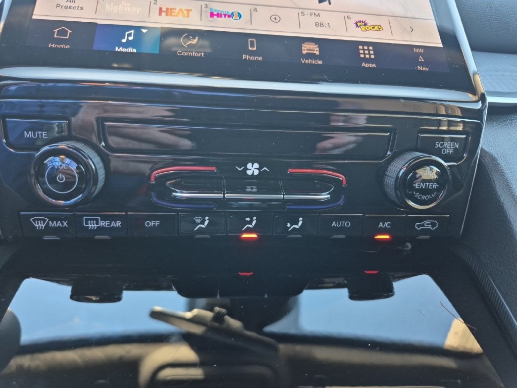 2027 Jeep Grand Cherokee GRAND CHEROKEE LAREDO 4X2