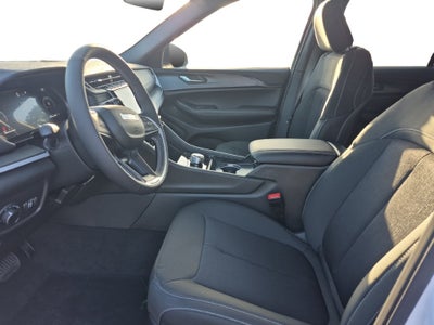 2027 Jeep Grand Cherokee GRAND CHEROKEE LAREDO 4X2