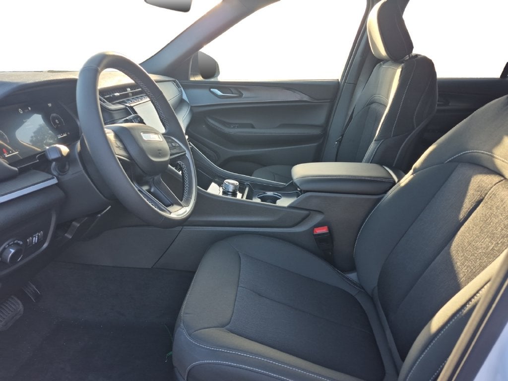 2027 Jeep Grand Cherokee GRAND CHEROKEE LAREDO 4X2