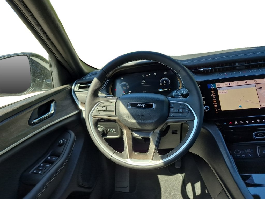2027 Jeep Grand Cherokee GRAND CHEROKEE LAREDO ALTITUDE 4X2