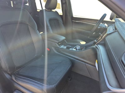 2027 Jeep Grand Cherokee GRAND CHEROKEE LAREDO ALTITUDE 4X2