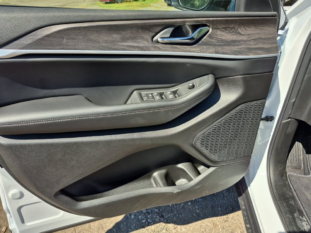 2027 Jeep Grand Cherokee GRAND CHEROKEE LAREDO ALTITUDE 4X2