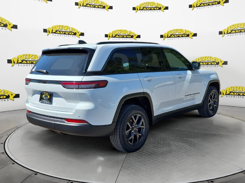 2027 Jeep Grand Cherokee GRAND CHEROKEE LAREDO ALTITUDE 4X2