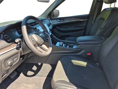 2027 Jeep Grand Cherokee GRAND CHEROKEE LAREDO ALTITUDE 4X2