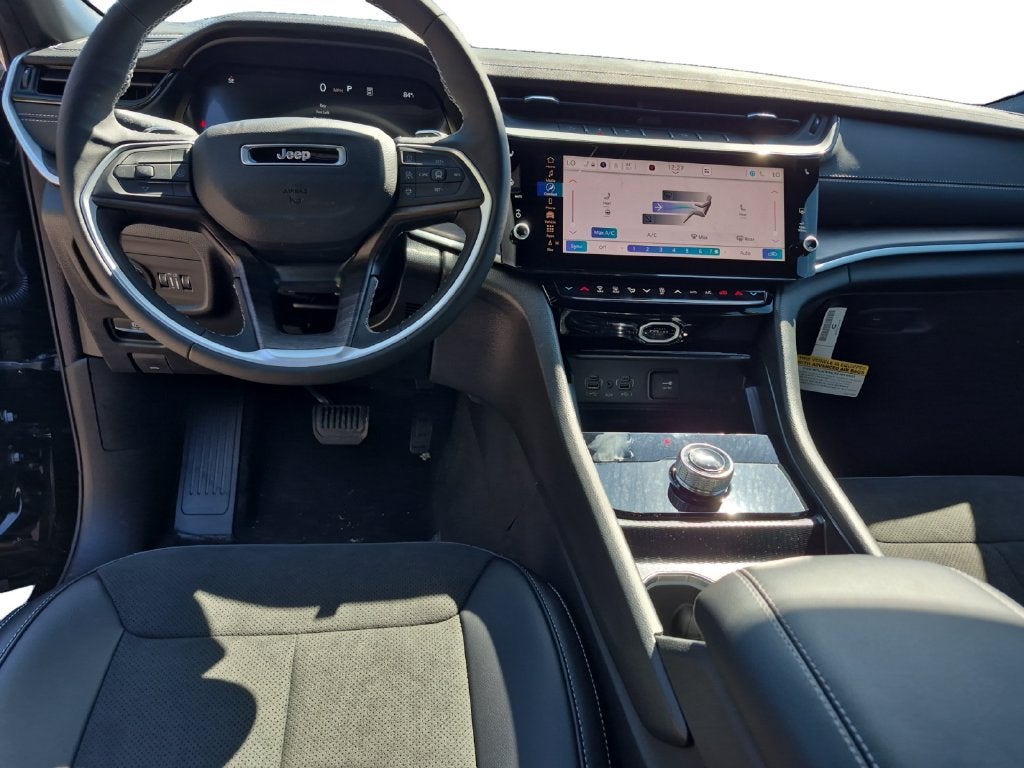 2027 Jeep Grand Cherokee GRAND CHEROKEE LAREDO ALTITUDE 4X2