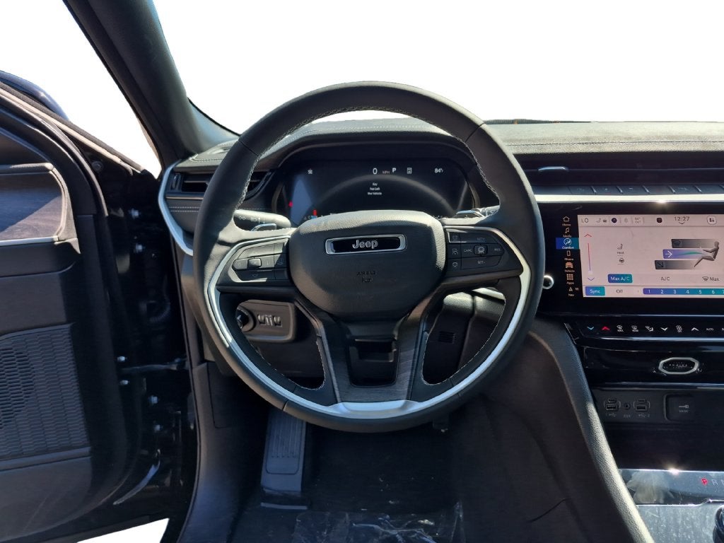 2027 Jeep Grand Cherokee GRAND CHEROKEE LAREDO ALTITUDE 4X2