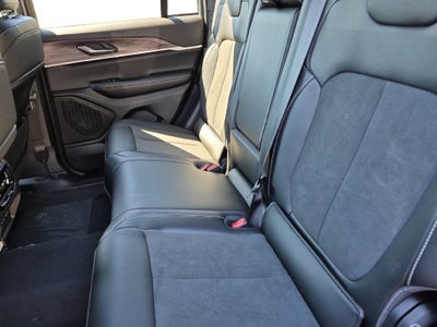 2027 Jeep Grand Cherokee GRAND CHEROKEE LAREDO ALTITUDE 4X2