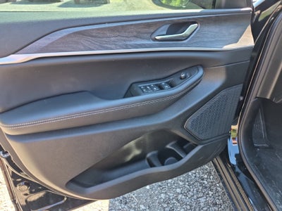 2027 Jeep Grand Cherokee GRAND CHEROKEE LAREDO ALTITUDE 4X2