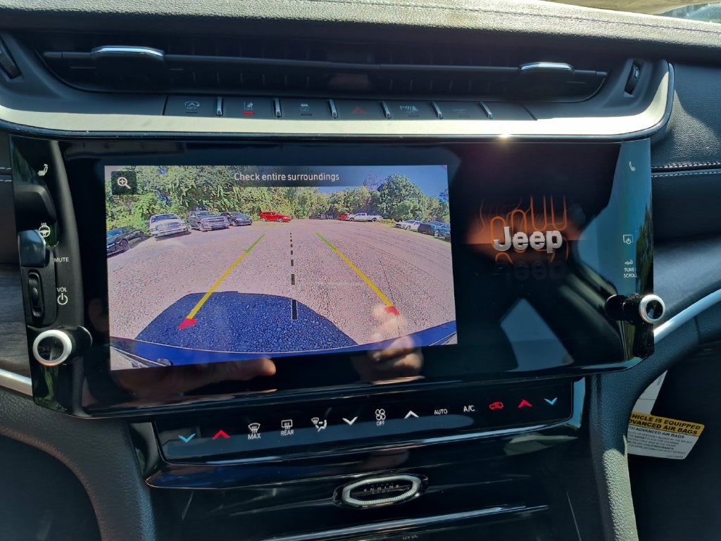 2027 Jeep Grand Cherokee GRAND CHEROKEE LAREDO ALTITUDE 4X2