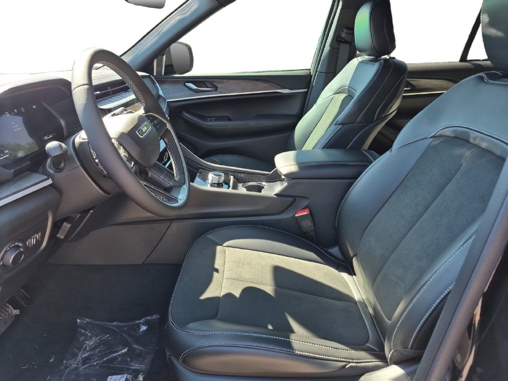 2027 Jeep Grand Cherokee GRAND CHEROKEE LAREDO ALTITUDE 4X2