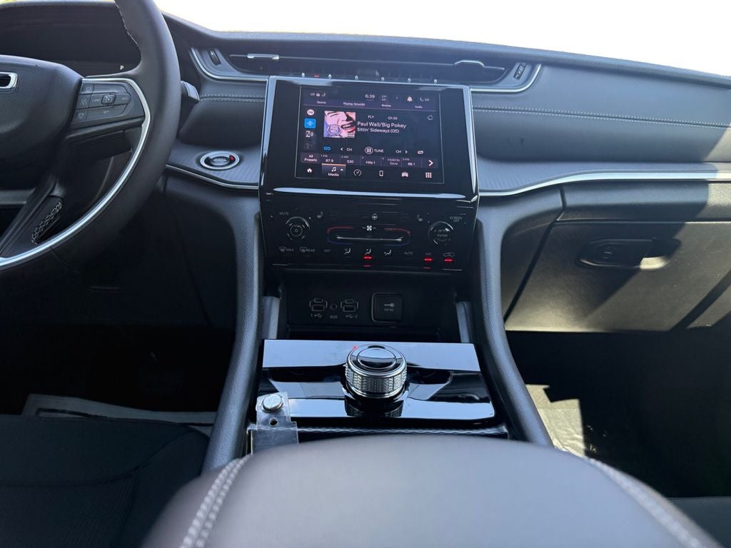 2025 Jeep Grand Cherokee GRAND CHEROKEE LAREDO X 4X4