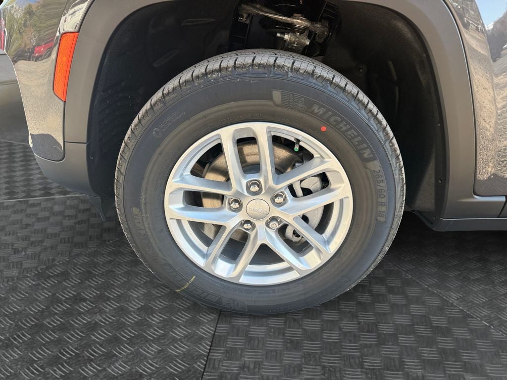 2025 Jeep Grand Cherokee GRAND CHEROKEE LAREDO X 4X4