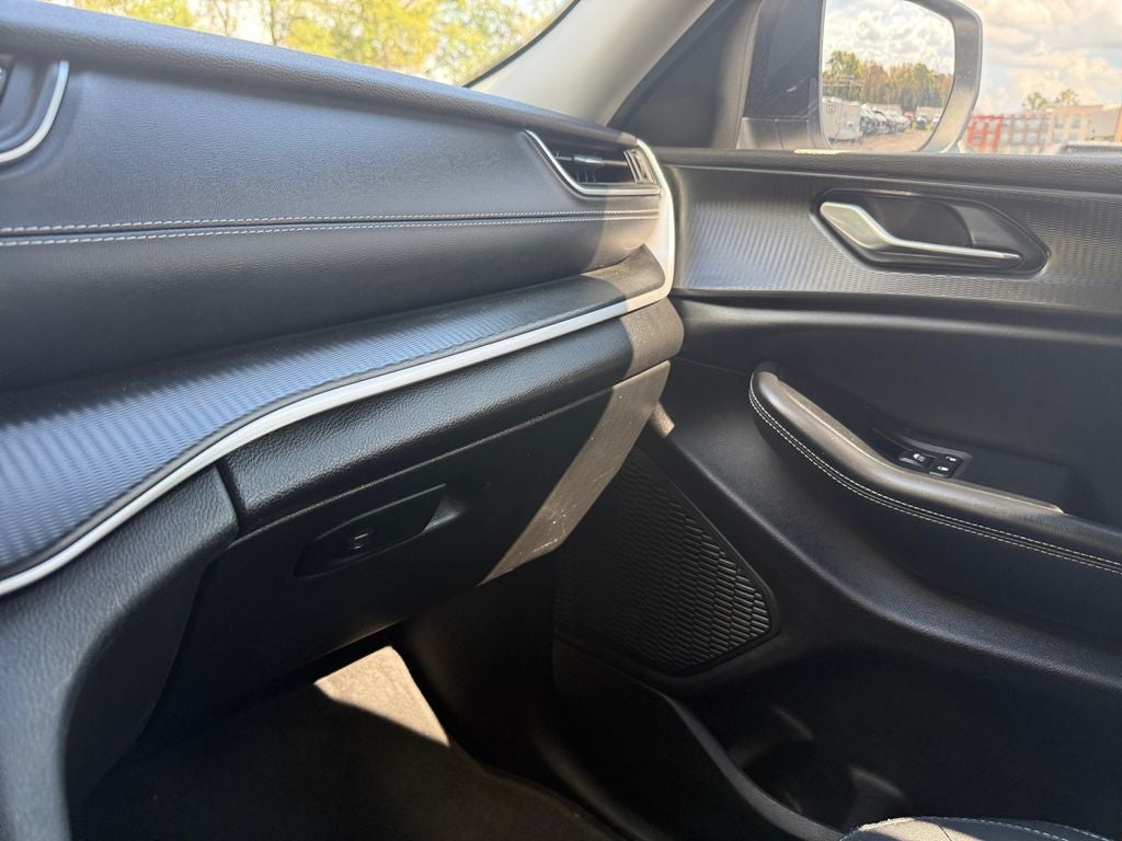 2023 Jeep Grand Cherokee Laredo 4x4