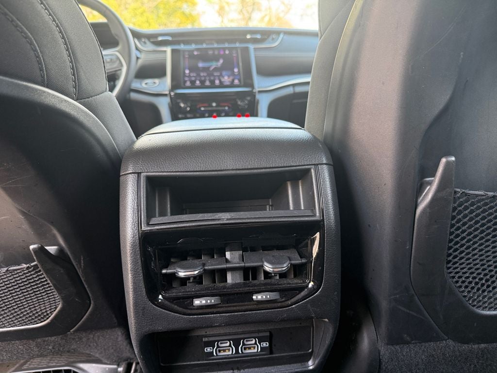 2023 Jeep Grand Cherokee Laredo 4x4