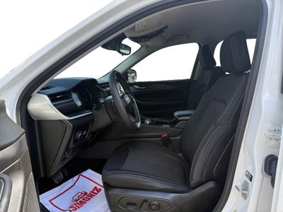 2023 Jeep Grand Cherokee Laredo 4x4