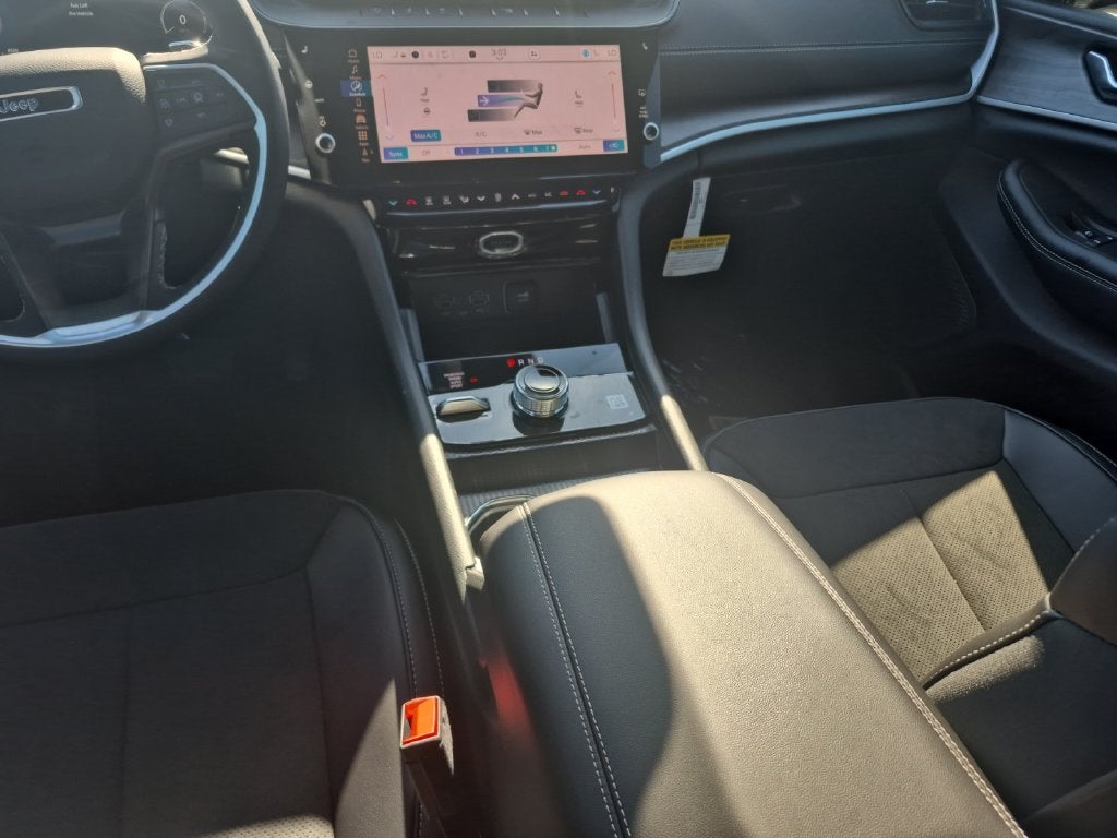 2027 Jeep Grand Cherokee GRAND CHEROKEE LAREDO ALTITUDE 4X4