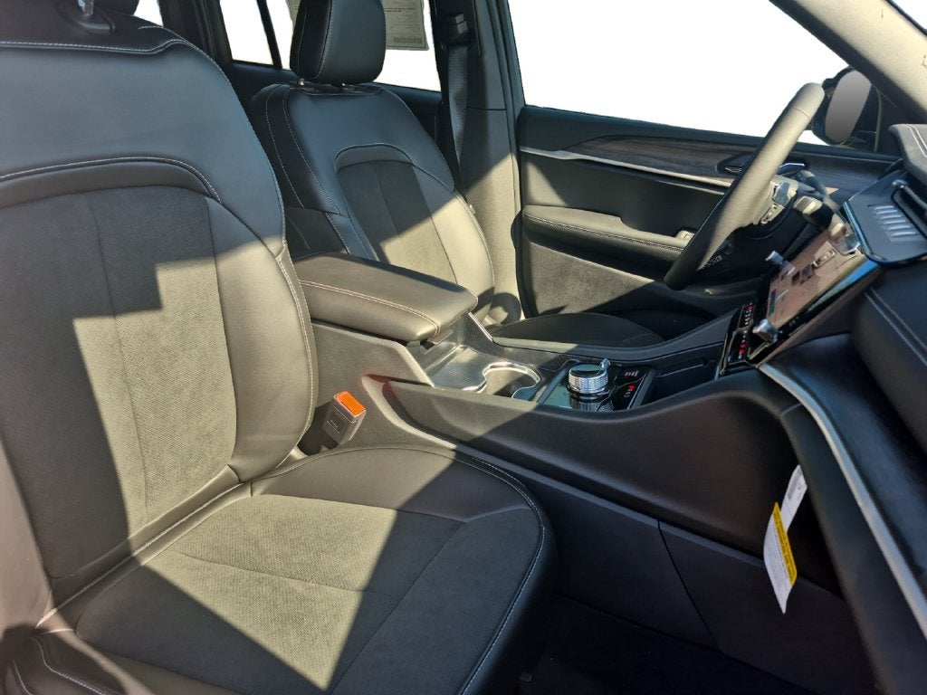 2027 Jeep Grand Cherokee GRAND CHEROKEE LAREDO ALTITUDE 4X4