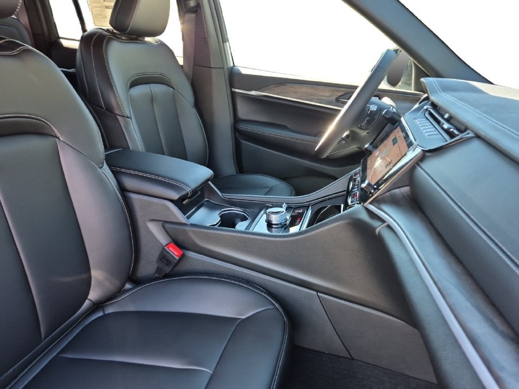 2027 Jeep Grand Cherokee GRAND CHEROKEE LIMITED 4X4
