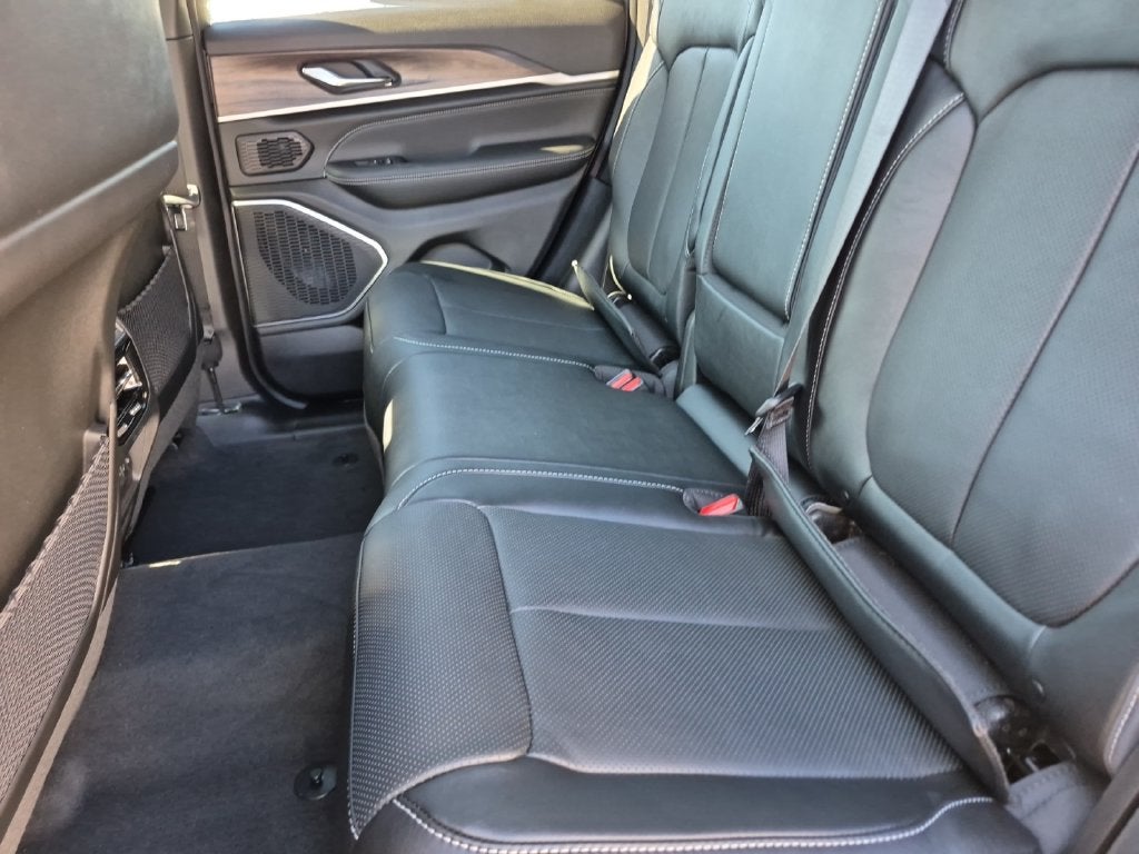 2027 Jeep Grand Cherokee GRAND CHEROKEE LIMITED RESERVE 4X4