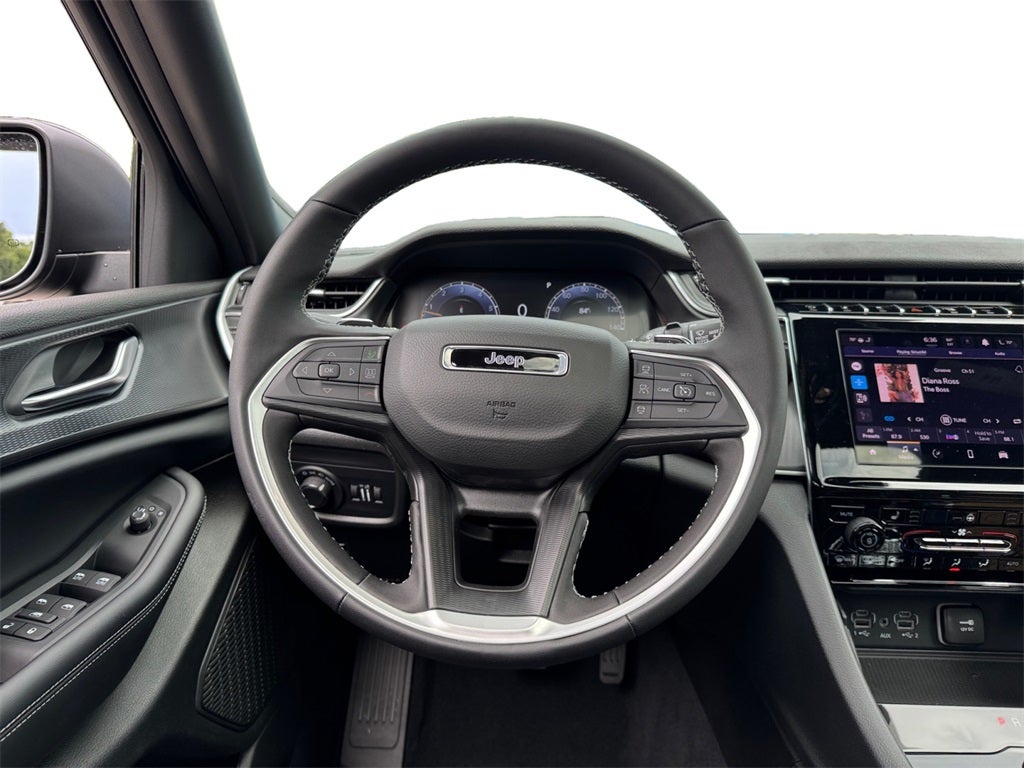 2025 Jeep Grand Cherokee GRAND CHEROKEE L LAREDO X 4X2