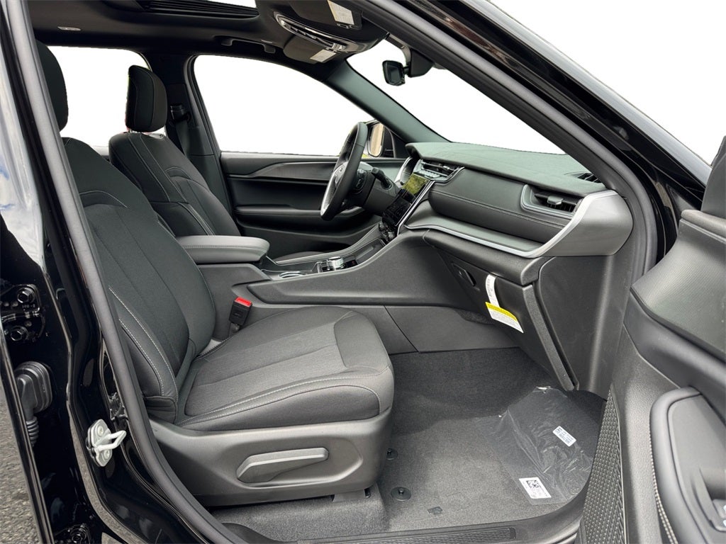 2025 Jeep Grand Cherokee GRAND CHEROKEE L LAREDO X 4X2