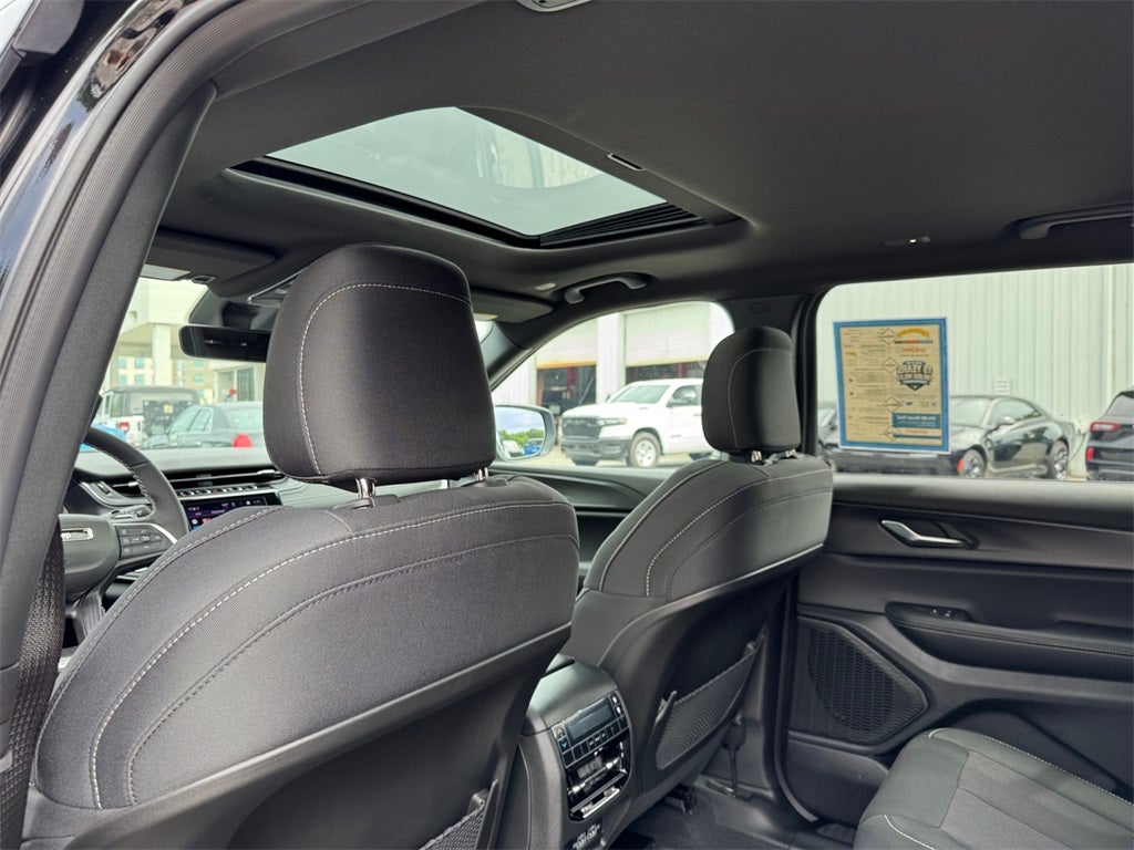 2025 Jeep Grand Cherokee GRAND CHEROKEE L LAREDO X 4X2