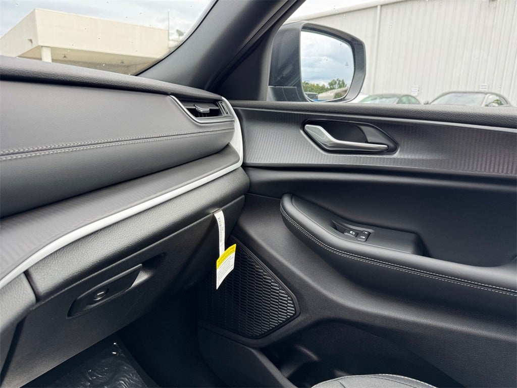 2025 Jeep Grand Cherokee GRAND CHEROKEE L LAREDO X 4X2