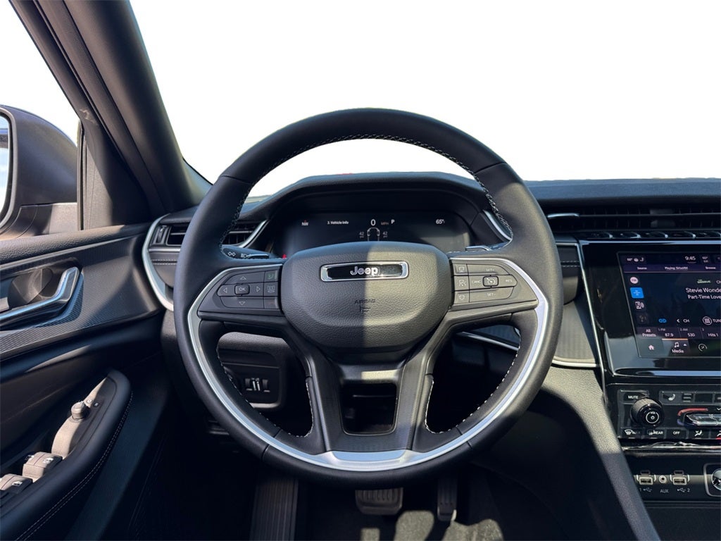 2025 Jeep Grand Cherokee GRAND CHEROKEE L LAREDO X 4X2