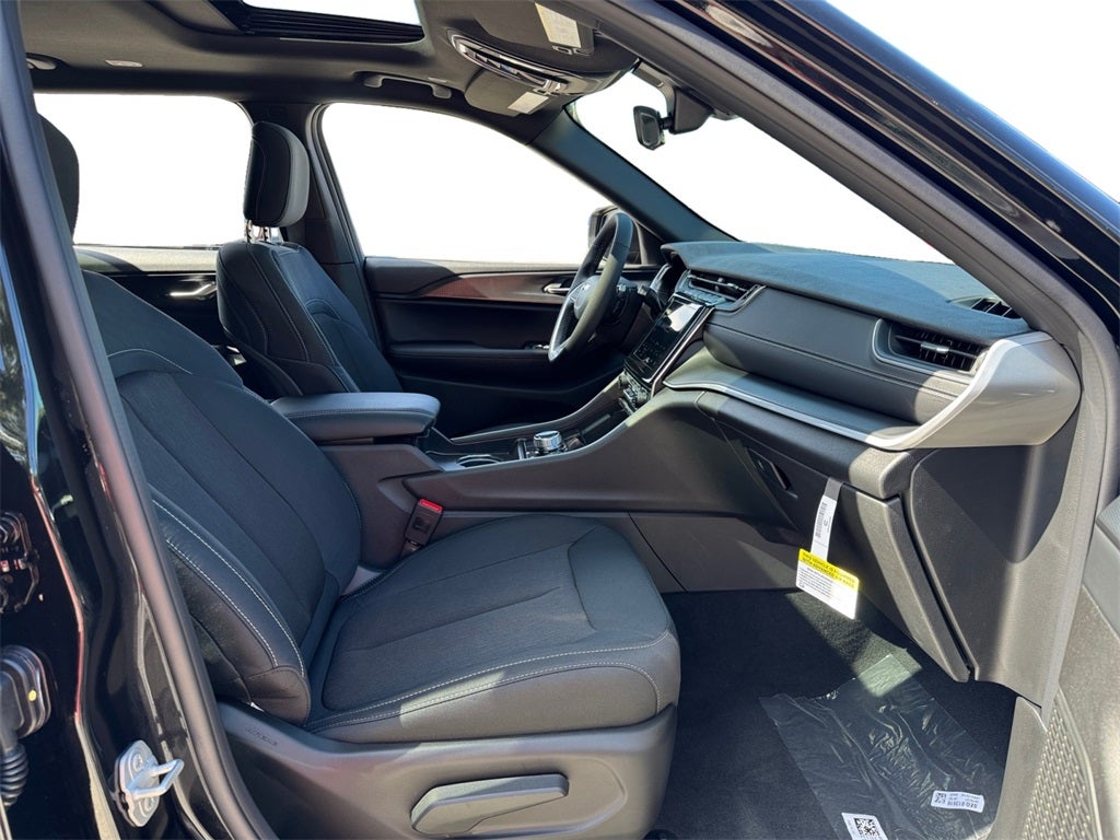 2025 Jeep Grand Cherokee GRAND CHEROKEE L LAREDO X 4X2