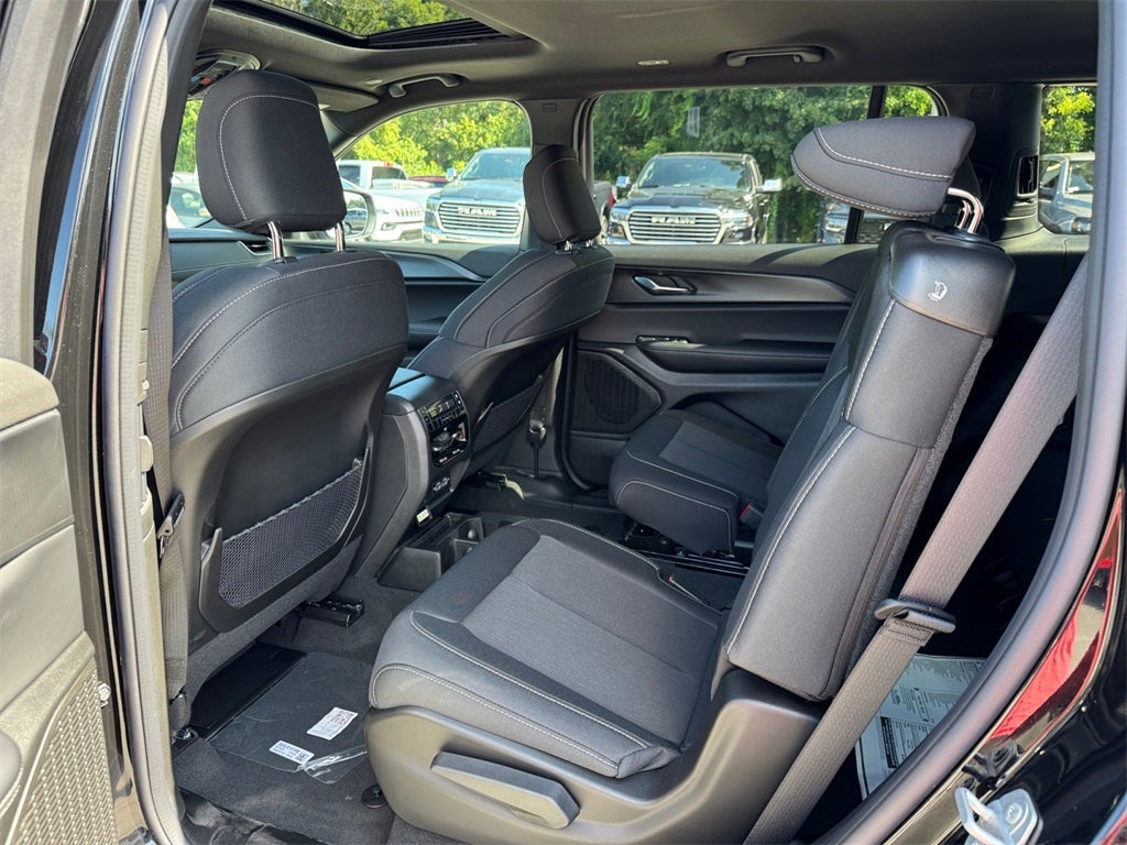 2025 Jeep Grand Cherokee GRAND CHEROKEE L LAREDO X 4X2