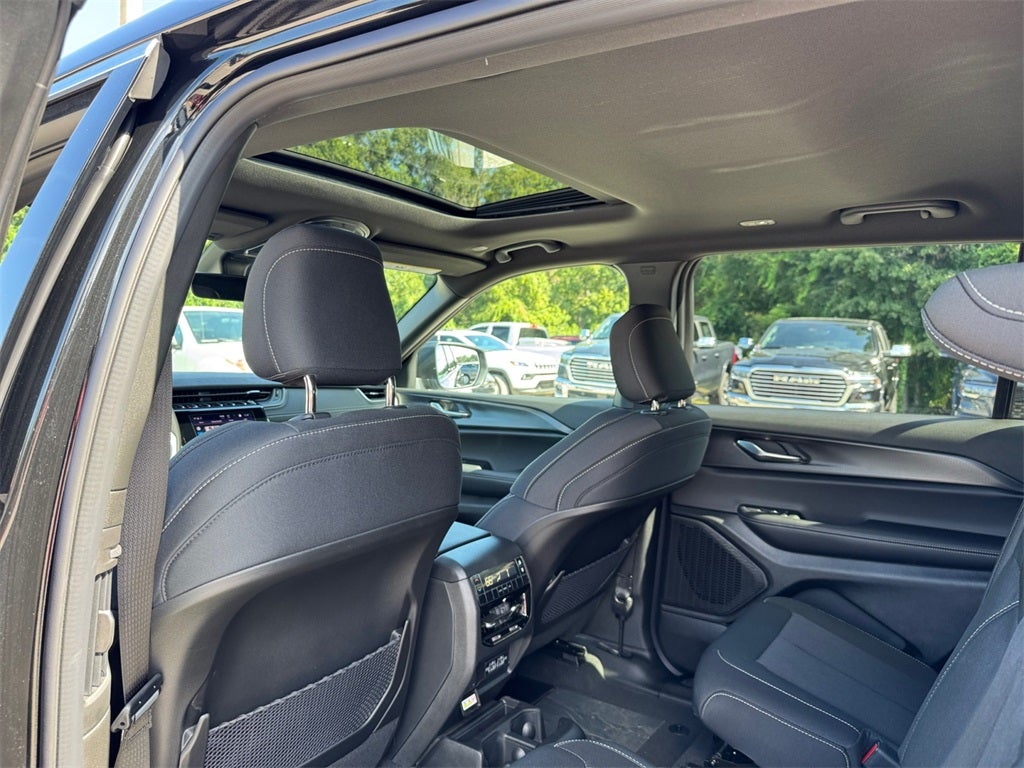 2025 Jeep Grand Cherokee GRAND CHEROKEE L LAREDO X 4X2