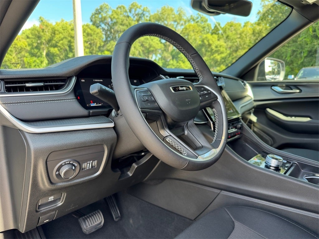 2025 Jeep Grand Cherokee GRAND CHEROKEE L LAREDO X 4X2