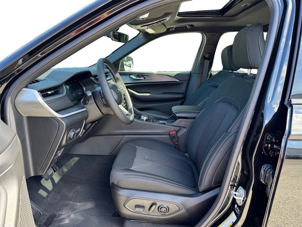 2025 Jeep Grand Cherokee GRAND CHEROKEE L LAREDO X 4X2