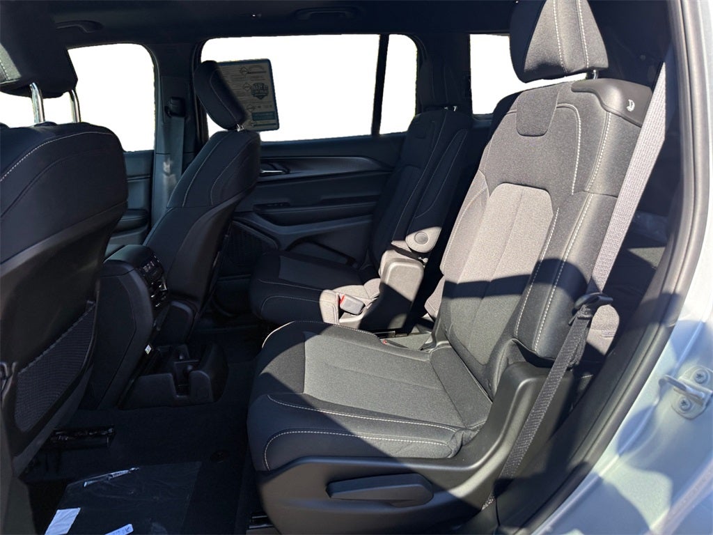 2025 Jeep Grand Cherokee GRAND CHEROKEE L LAREDO X 4X2