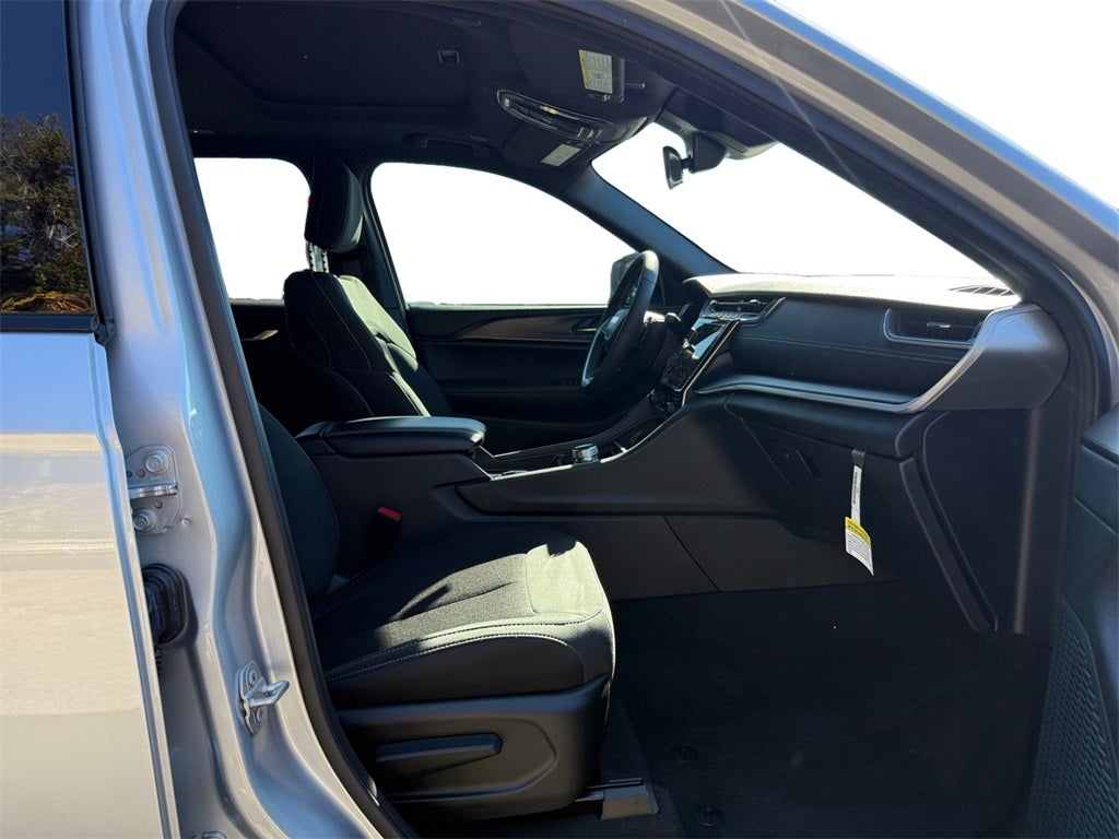 2025 Jeep Grand Cherokee GRAND CHEROKEE L LAREDO X 4X2