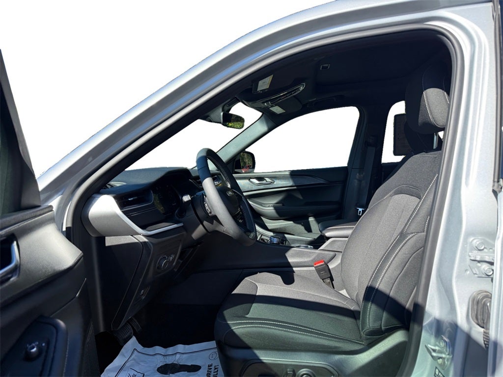 2025 Jeep Grand Cherokee GRAND CHEROKEE L LAREDO X 4X2