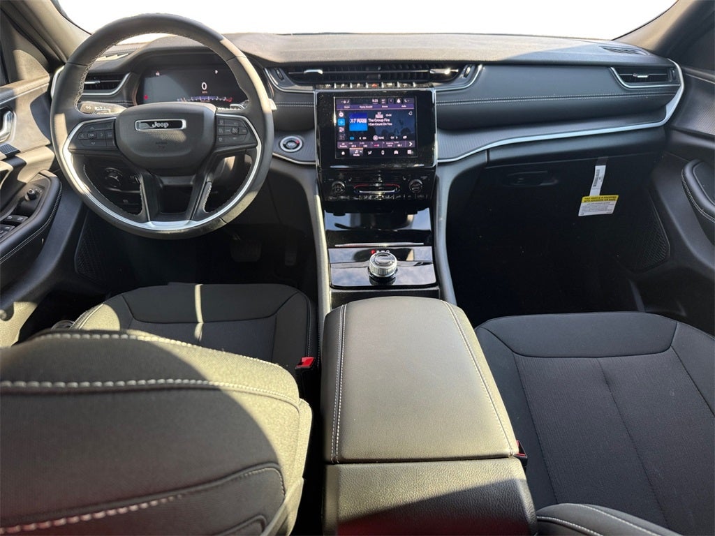 2025 Jeep Grand Cherokee GRAND CHEROKEE L LAREDO X 4X2