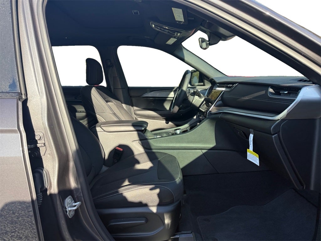 2025 Jeep Grand Cherokee GRAND CHEROKEE L LAREDO X 4X2