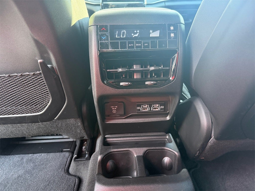 2025 Jeep Grand Cherokee GRAND CHEROKEE L LAREDO X 4X2