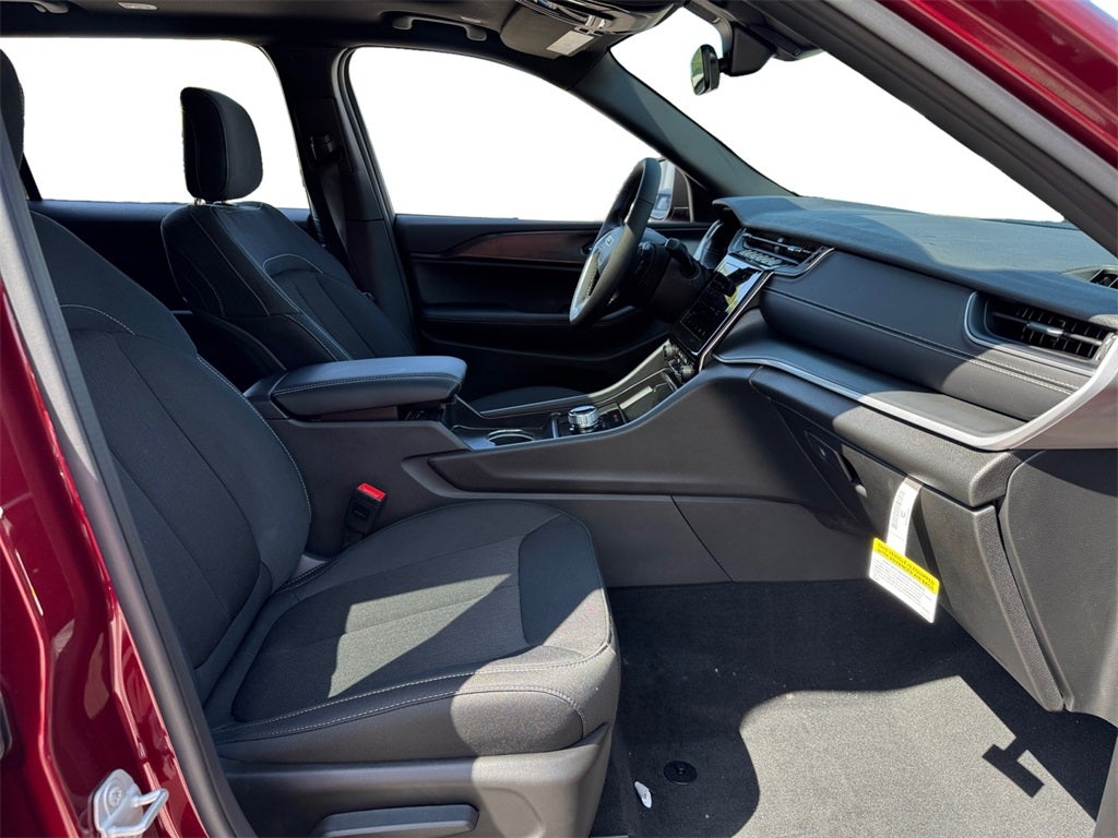 2025 Jeep Grand Cherokee GRAND CHEROKEE L LAREDO X 4X2